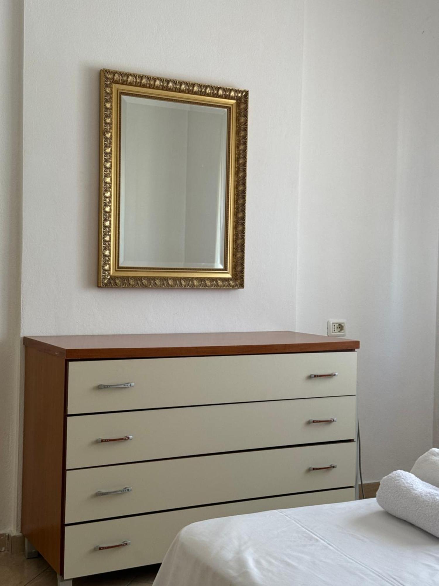 Elegant Apartment In Lungomare - N 23 Vlore Exterior photo