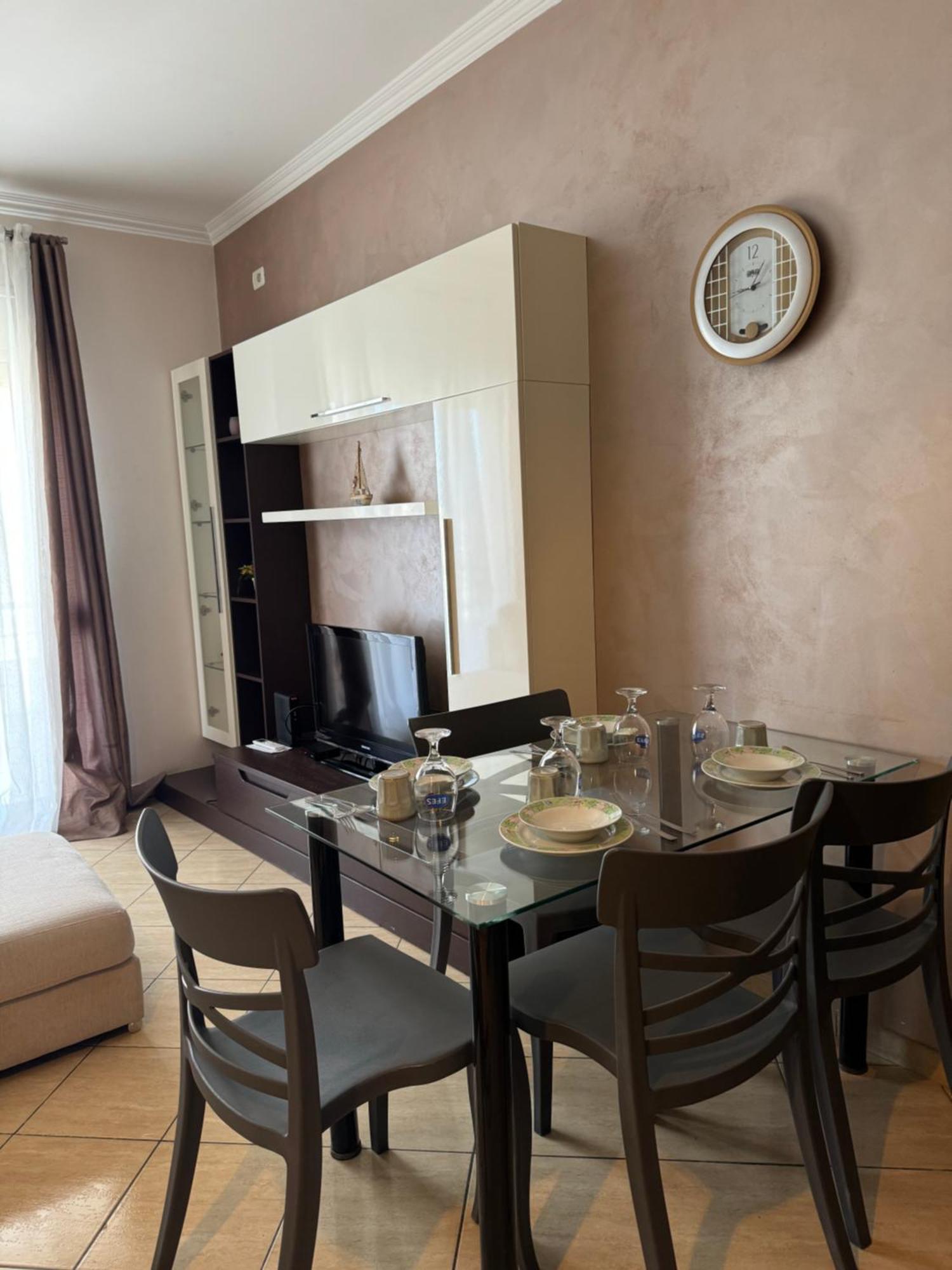 Elegant Apartment In Lungomare - N 23 Vlore Exterior photo