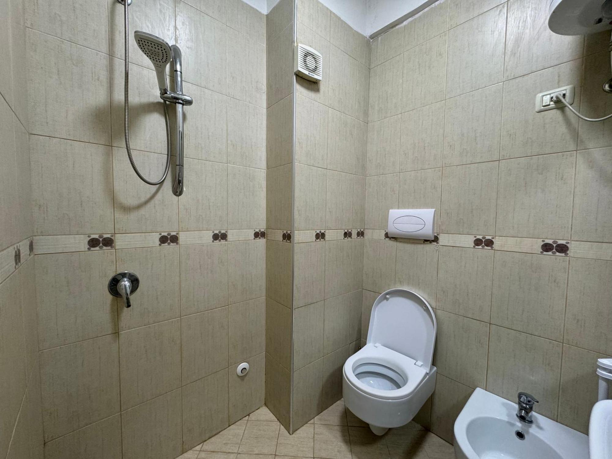 Elegant Apartment In Lungomare - N 23 Vlore Exterior photo